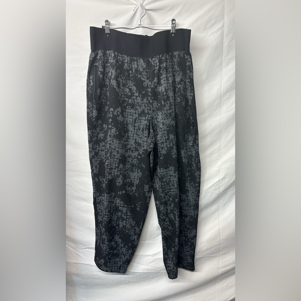 Size 2(X) Torrid Happy Camper Black Print Joggers